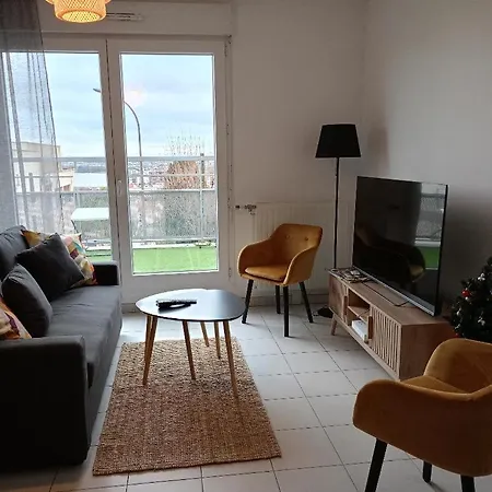 Apartment Superbe ,proche De Paris, Dans Privee , Ideal Familles, Parking Et Wifi Gratuits! ! !